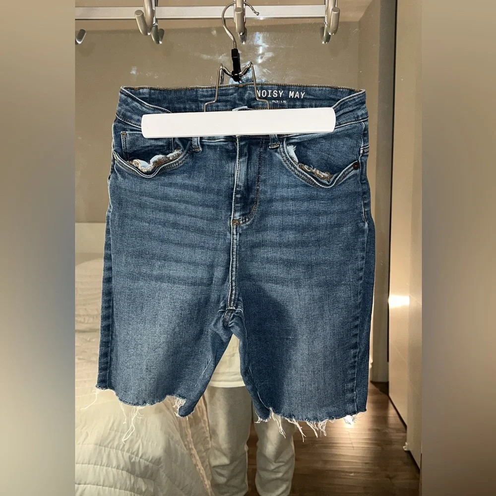 Noisy May Frill Denim Shorts - Picture 3 of 4